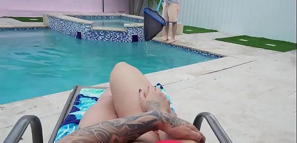Pretty chubby redhair wife make a swiming pool hell of a blowjob sunday evening